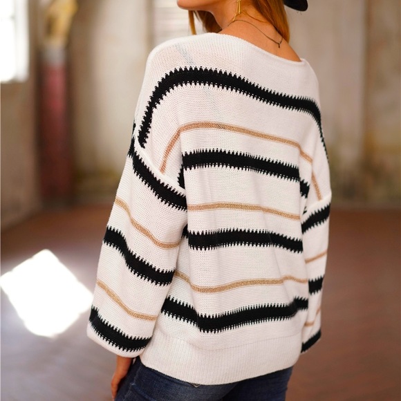 🍁🆕White Striped Loose Fit Sweater - Picture 5 of 6